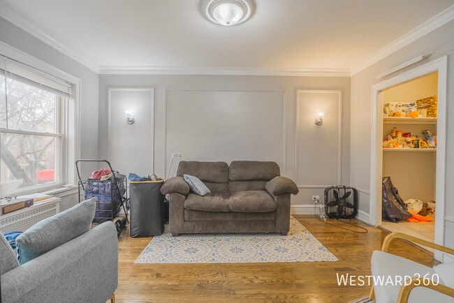 Building Photo - 6510 N Hamilton Ave