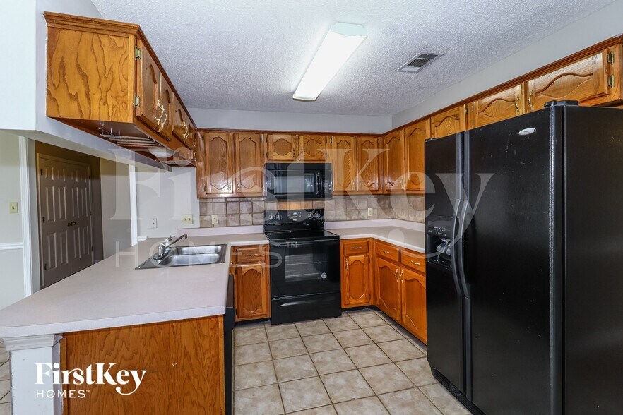 Building Photo - 9689 Kingsridge Dr