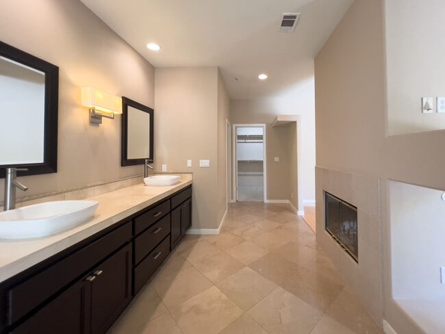 Building Photo - Gorgeous three bedroom North Napa home wit...
