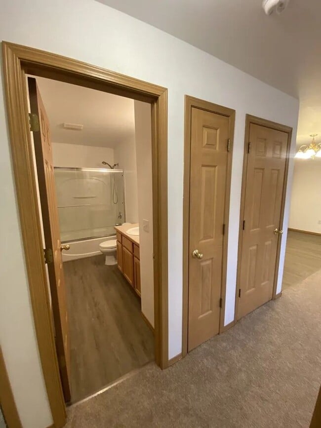 Building Photo - 2 Bedroom, 1 Bathroom in Southwest Anchorage.