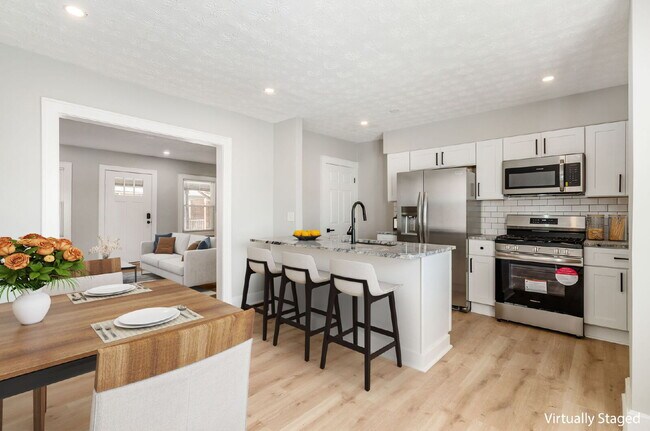 Building Photo - 2 Bedroom - Beautifully renovated, modern townhome close to downtown Columbus!