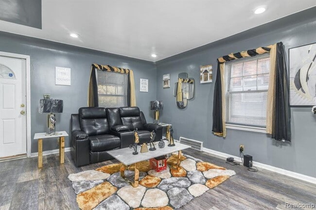 Building Photo - COMING SOON! Welcome to this charming hous...