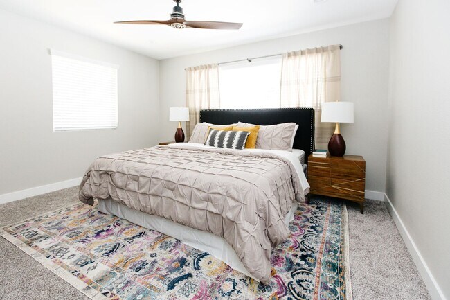 Building Photo - Spacious & beautiful home in Scottsdale wi...