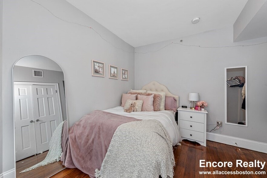 Building Photo - 16 Sewall St