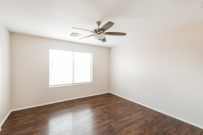 Building Photo - 422 W Tara Danette Dr