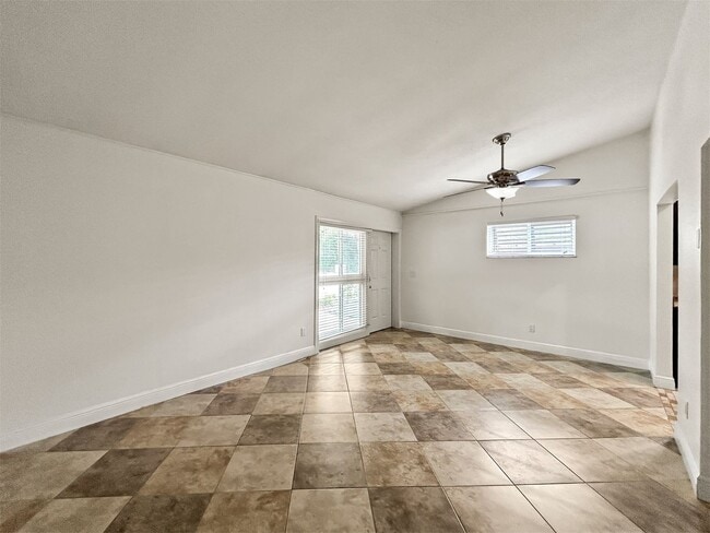 Building Photo - Updated and Move-in Ready Home in Largo! 1bed|1bath