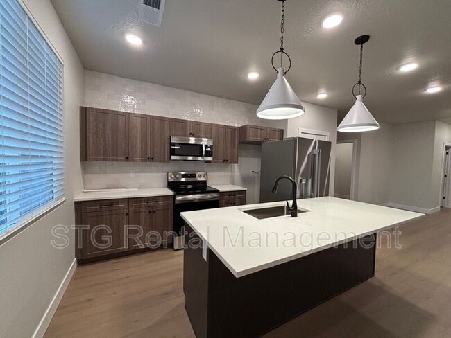 Building Photo - 3968 Fossil Way