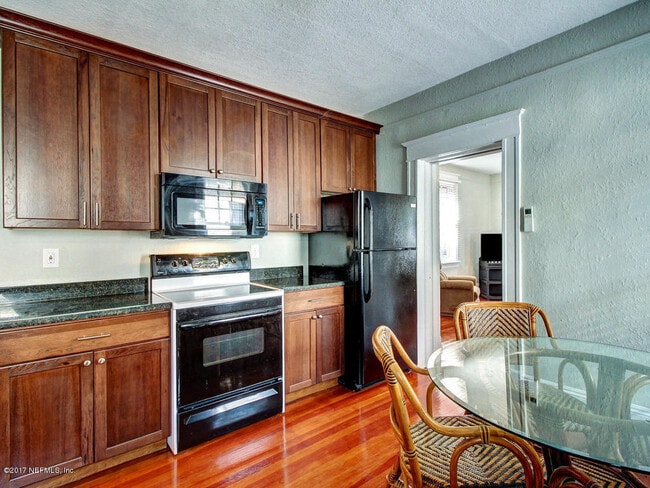 Building Photo - 2116 Herschel St