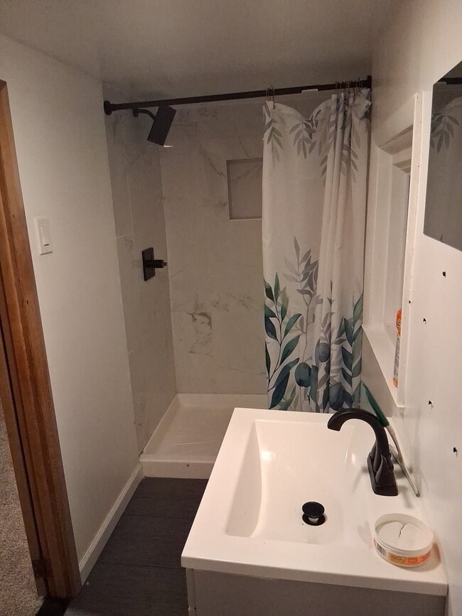 Building Photo - 216 Crane St