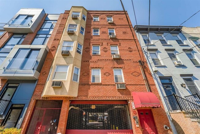 Primary Photo - 318 Park Ave
