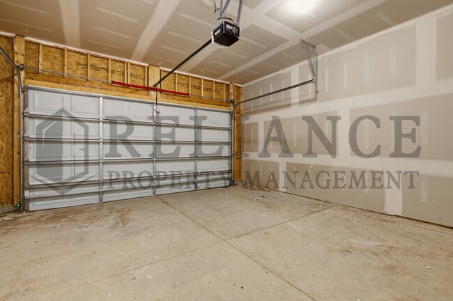 Building Photo - 5249 N Pinecrest Ct