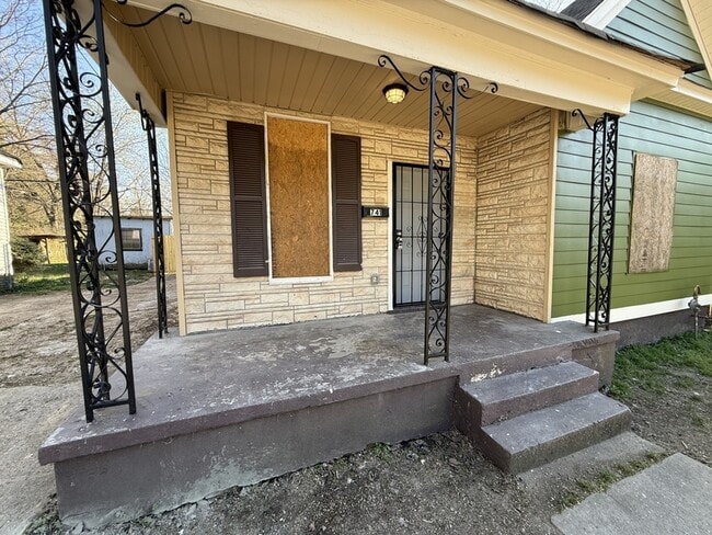 Building Photo - 741 E Trigg Ave