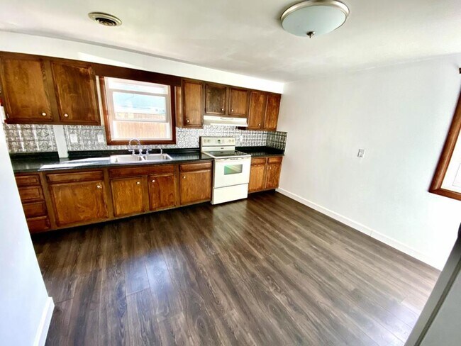 Building Photo - 507 North St.