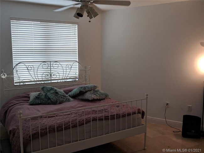 Building Photo - 20000 E Country Club Dr