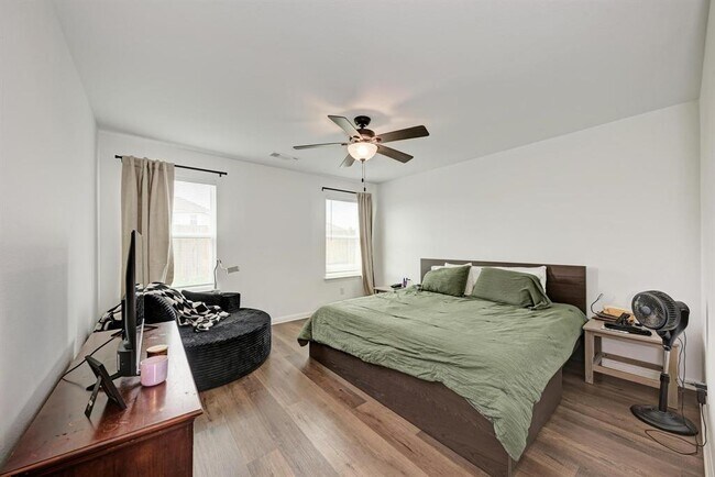 Building Photo - 132 Maywood Ln