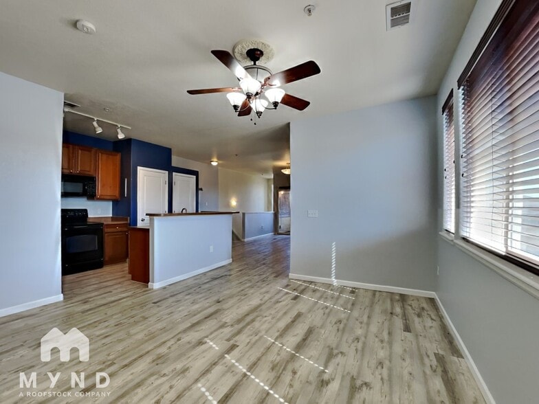 Building Photo - 803 E 98th Ave