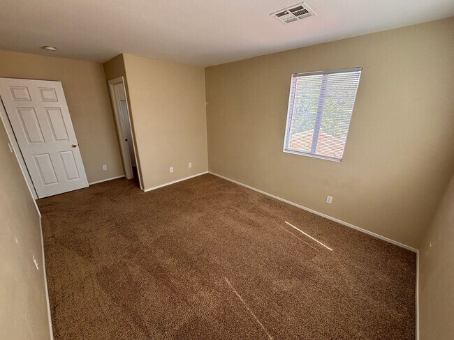Building Photo - Gorgeous 3 Bed/ 2.5 Bath Home In Green Valley