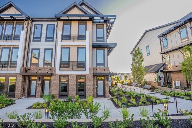 Building Photo - 112 Village Dr