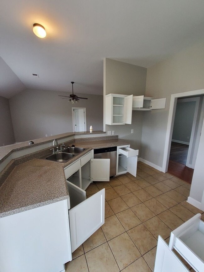 Building Photo - Modern Southaven Home with Two-Car Garage