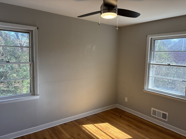 Building Photo - 1012 Powell Dr