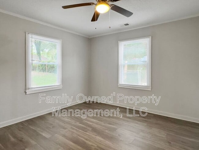 Building Photo - 5805 Chaucer Dr