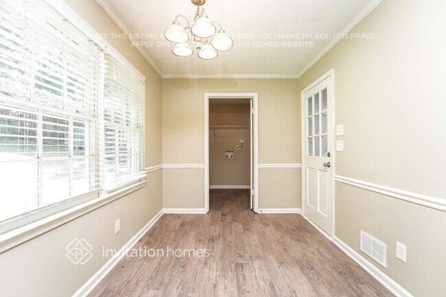 Building Photo - 1501 Sundale Dr