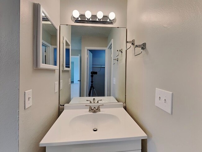 Building Photo - 266 Magellan Dr