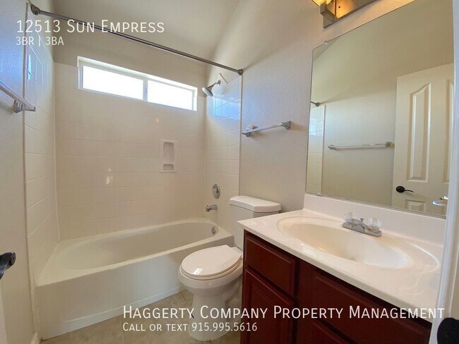 Building Photo - East El Paso 3 bed Refrig A/C with Loft an...