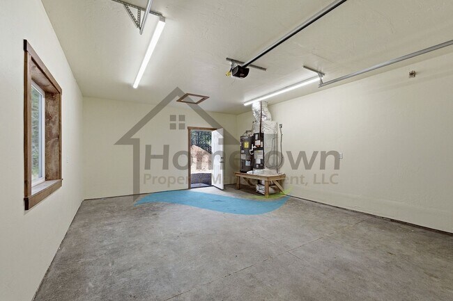 Building Photo - 130 Countryside Ln