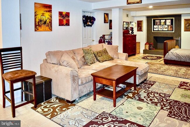 Building Photo - 2235 Abbotsford Dr