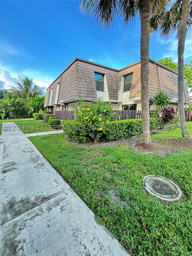 Building Photo - 2528 NW 99th Ave