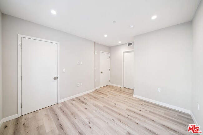 Building Photo - 1226 S Bedford St