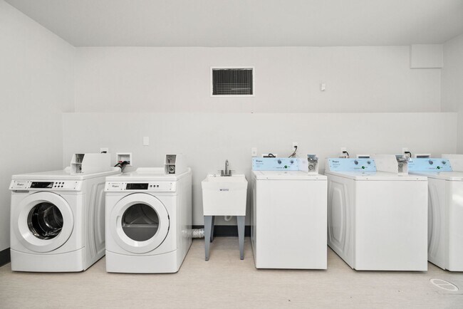 Building Photo - Shorter term leases welcome! - 1 bed 1 bat...