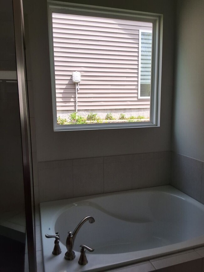 Building Photo - Knoxville 37934 - Farragut - Short term Lease Only - 3 bedroom, 2.5 bath home - Contact Sharon Ar...