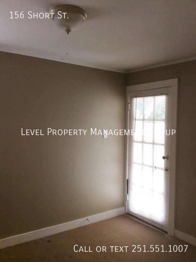 Building Photo - 156 Short St