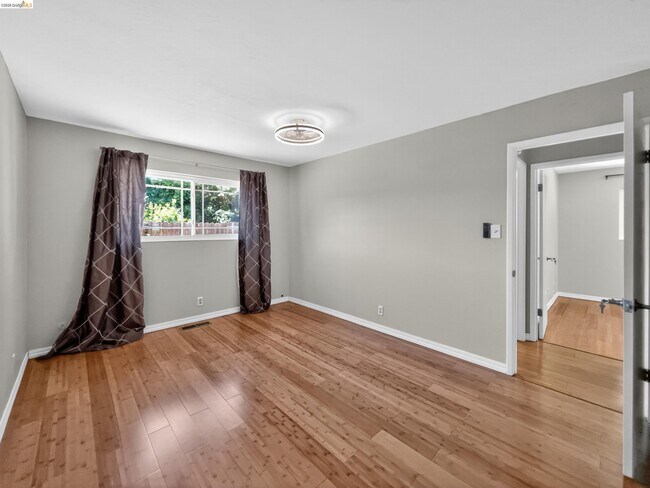 Building Photo - 2928 Rio Grande Dr