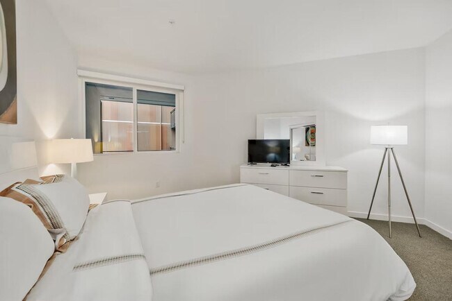 Building Photo - 375 Camino De La Reina