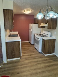 Building Photo - 1326 San Pedro Dr SE