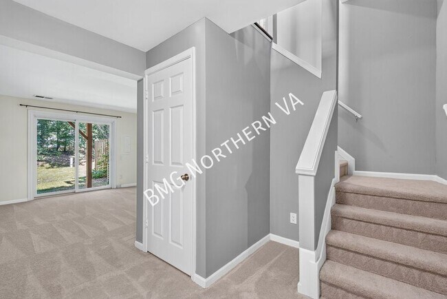Building Photo - 43790 Laburnum Square
