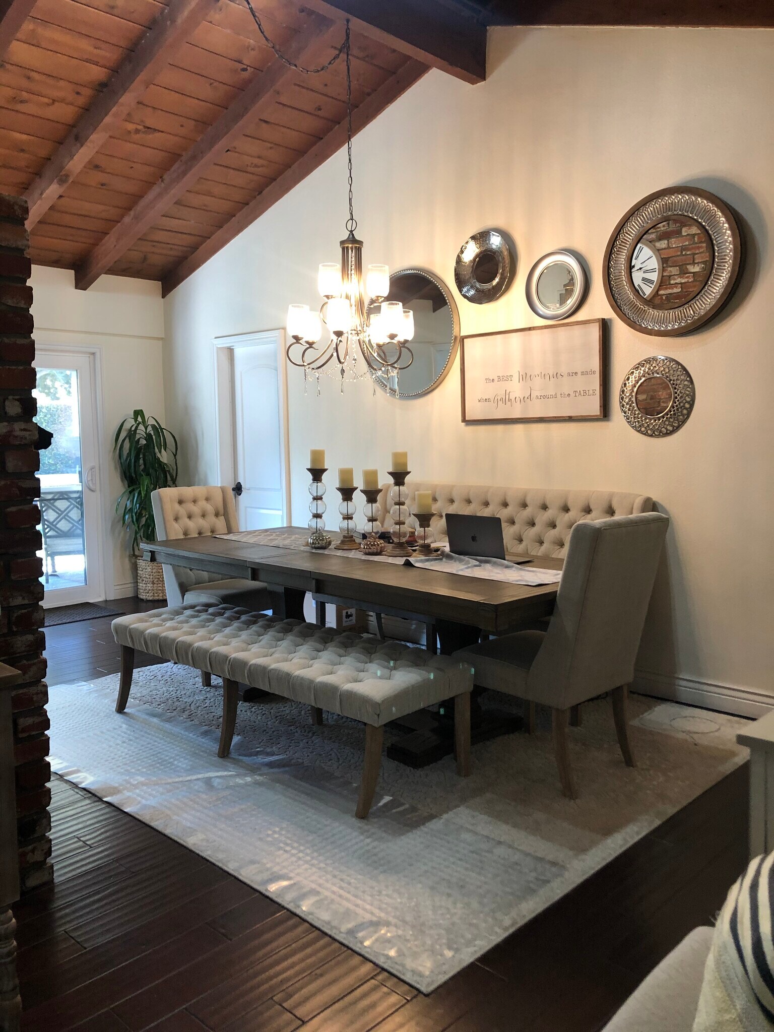 Dinning Room - 10304 Cliota St
