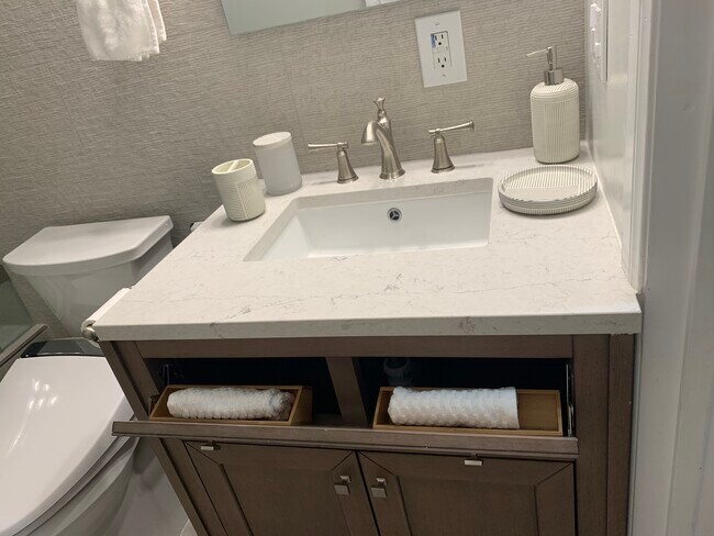 Building Photo - 145 S La Peer Dr