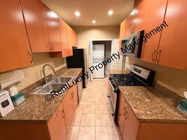 Building Photo - GREAT VIEWS! Lovely 2-Bedroom, 2 Bath Condo in Fantastic Fremont Area w/Garage Parking!!