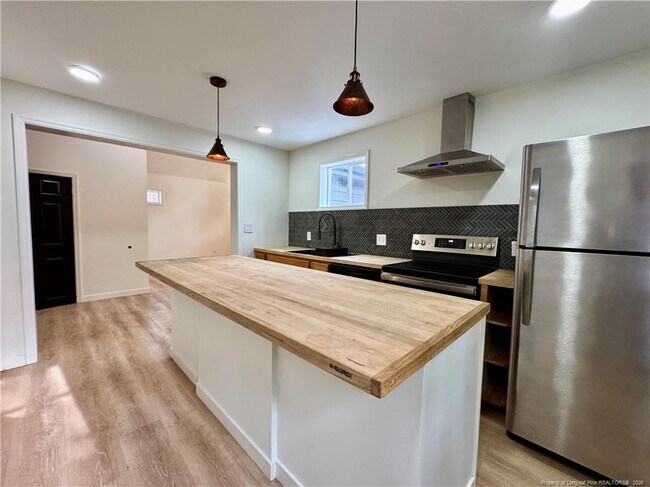 Building Photo - 313 N Moore St