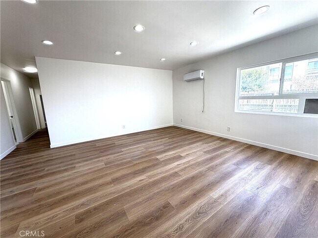 Building Photo - 1103 S Hobart Blvd
