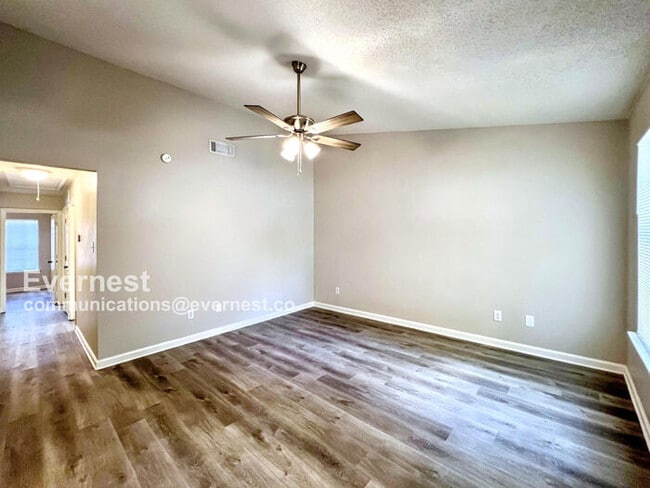 Building Photo - 494 Shady Grove Dr