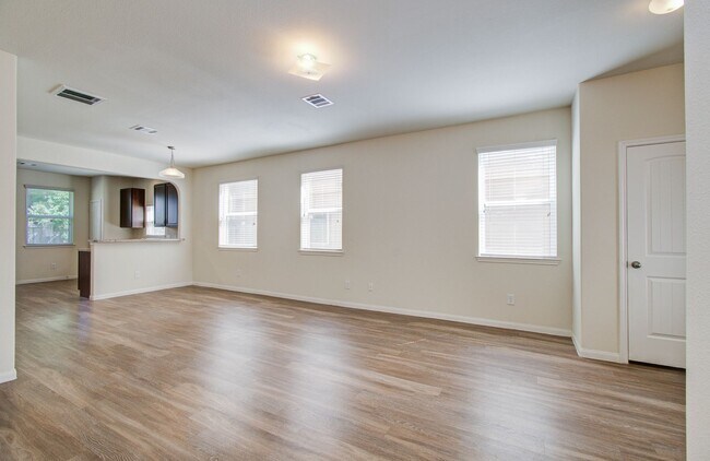 Building Photo - Open Layout & Large Backyard in Houston’s Evergreen Villas – 3 Beds, 2½ Baths