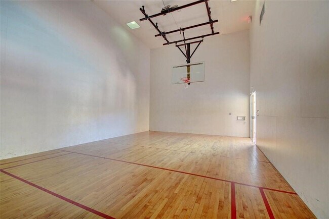 Building Photo - 1312 Villa Cir