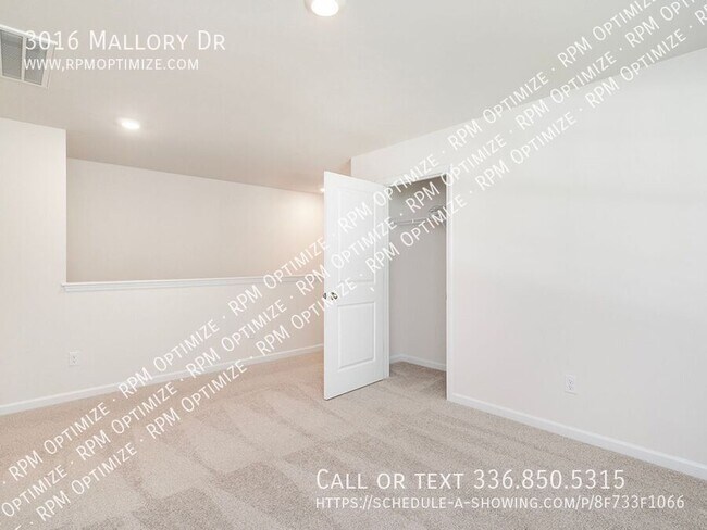 Building Photo - 3016 Mallory Dr