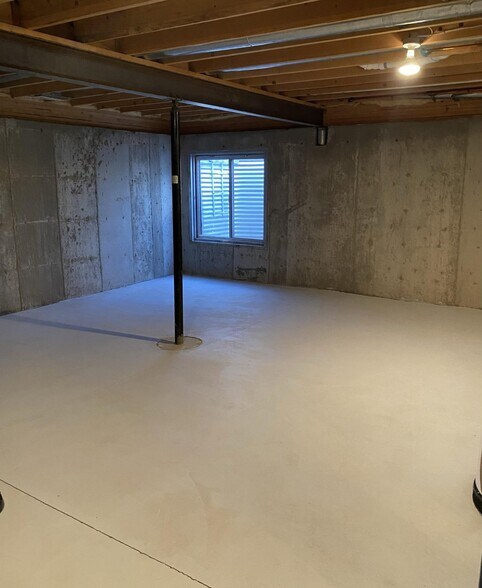 Building Photo - 435 E Stardust Dr