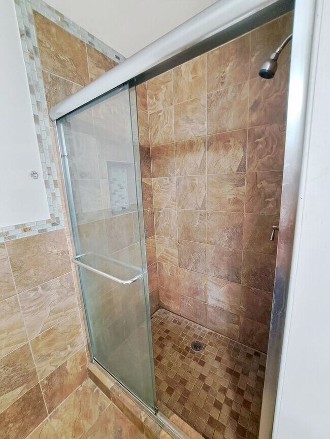 Building Photo - Coming Soon! Attractive Mid Century Modern...